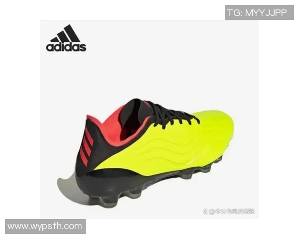 足球鞋踩苹果的奇妙碰撞与运动激情的完美结合